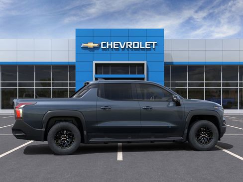 New 2025 Chevrolet Silverado EV LT image 28