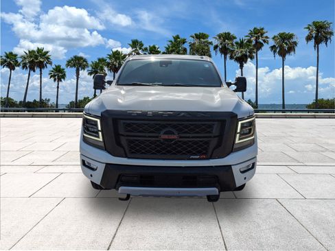 Used 2021 Nissan Titan PRO-4X w/ Pro-4x Convenience Package image 3