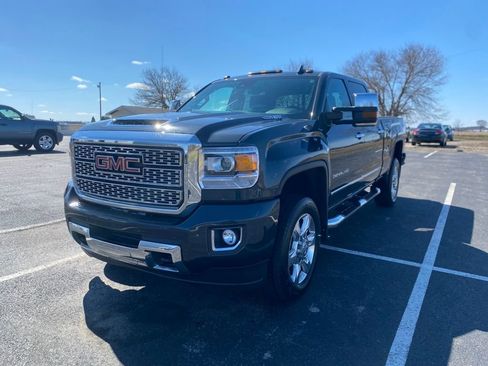 Used 2019 GMC Sierra 2500 Denali image 3