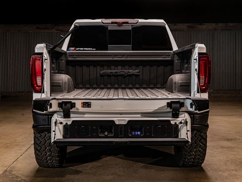 Used 2023 GMC Sierra 1500 AT4X w/ AT4X AEV Edition AWD/4WD image 9