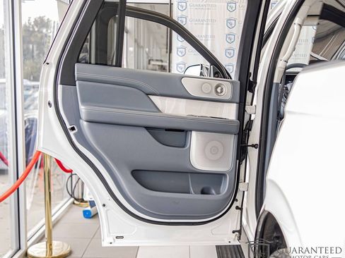Used 2020 Lincoln Navigator Black Label w/ Cargo Convenience Package image 35