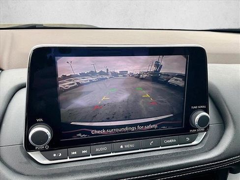 Used 2023 Nissan Rogue SV image 21