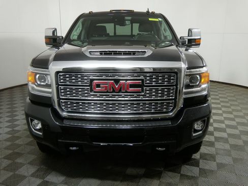 Used 2019 GMC Sierra 2500 Denali w/ Duramax Plus Package image 8
