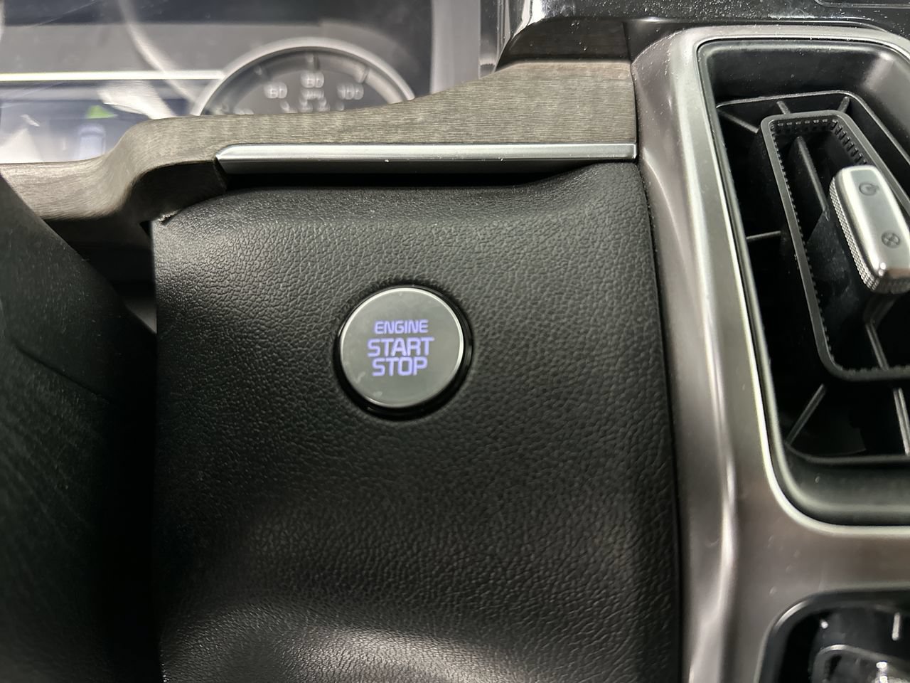 Used 2023 Kia Sorento EX w/ Panoramic Sunroof Package FWD image 8