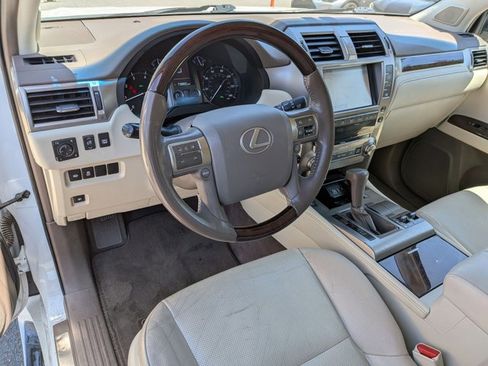 Used 2019 Lexus GX 460 Premium w/ Premium Package AWD/4WD image 10