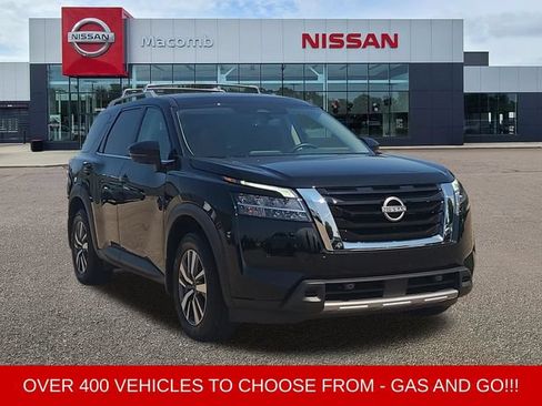 Used 2024 Nissan Pathfinder SL FWD image 1