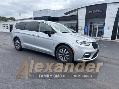 Used 2024 Chrysler Pacifica Limited