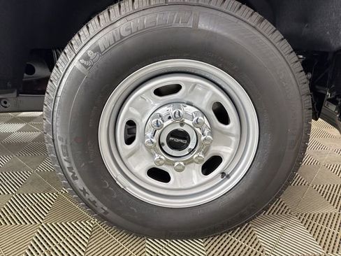 New 2026 Ford F250 XL w/ XL Chrome Package image 23