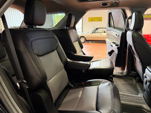 Used 2023 Ford Explorer XLT w/ Equipment Group 202A image 24