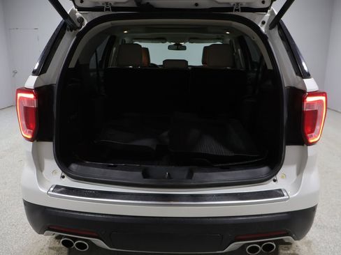 Used 2018 Ford Explorer Platinum image 21