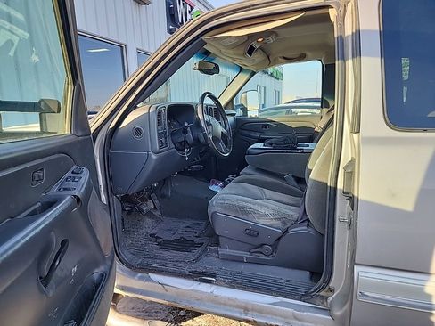 Used 2004 Chevrolet Silverado 2500 LS w/ Heavy-Duty Power Package image 8