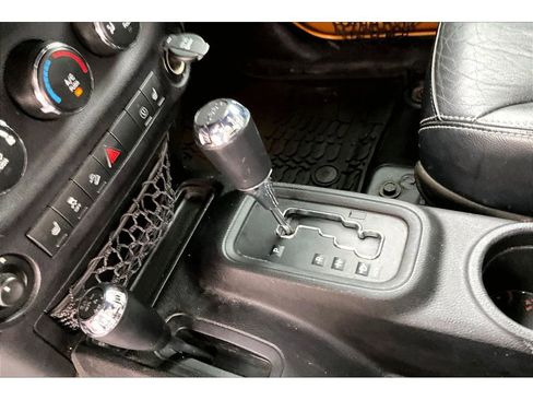 Used 2014 Jeep Wrangler Unlimited Rubicon AWD/4WD image 16
