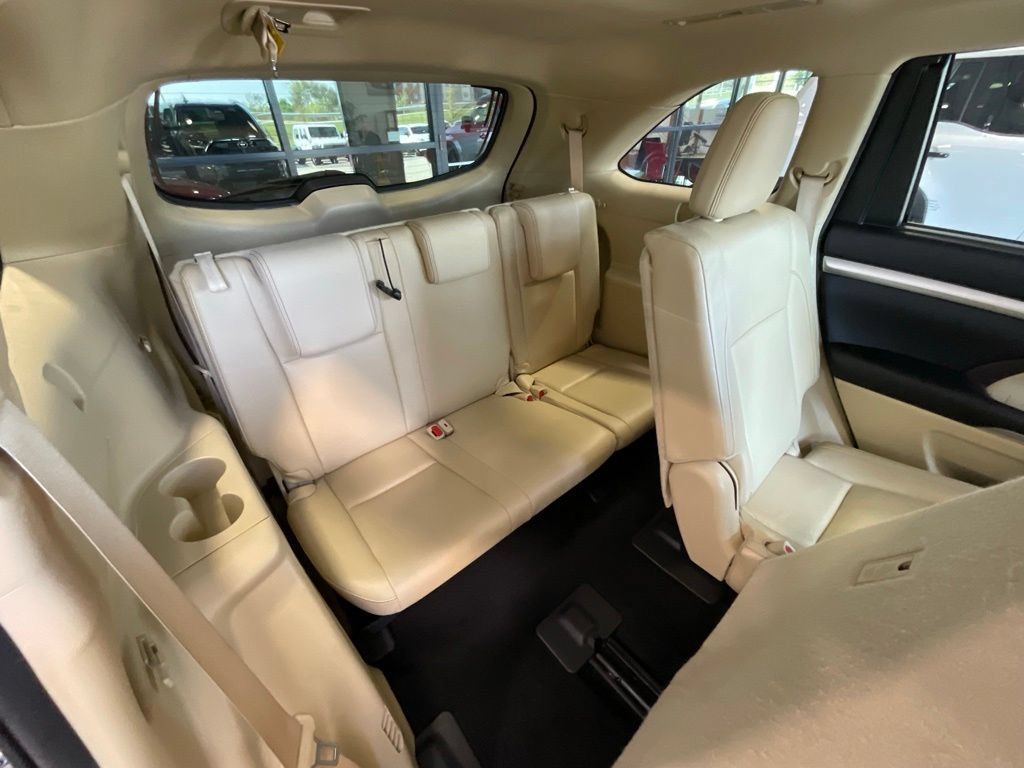 Used 2016 Toyota Highlander XLE AWD/4WD image 22