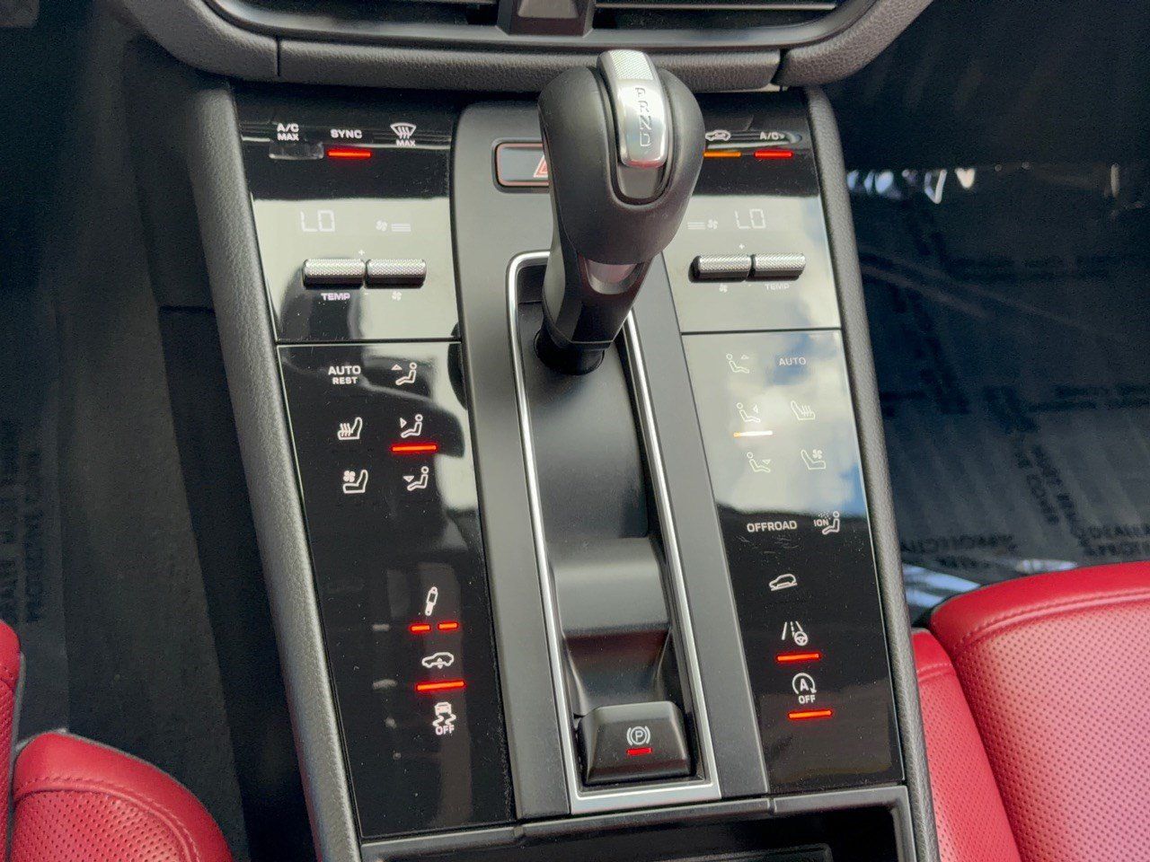 Used 2023 Porsche Macan Turbo AWD/4WD image 20