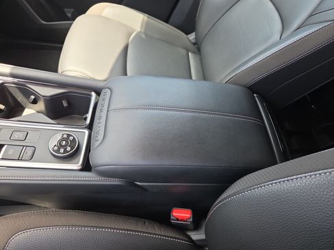 Used 2025 Nissan Pathfinder SL AWD/4WD image 25