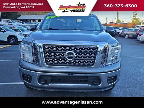 Used 2018 Nissan Titan SV image 8