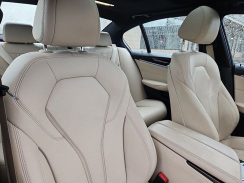 Used 2019 BMW 530i xDrive w/ Convenience Package image 32