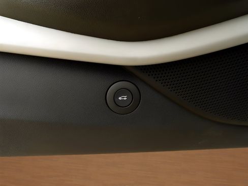 Used 2021 Chevrolet Camaro LT w/ RS Package image 11