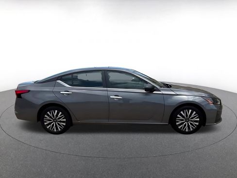 Used 2025 Nissan Altima 2.5 SV FWD image 16