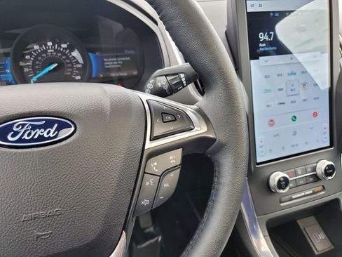 Used 2024 Ford Edge Titanium image 15