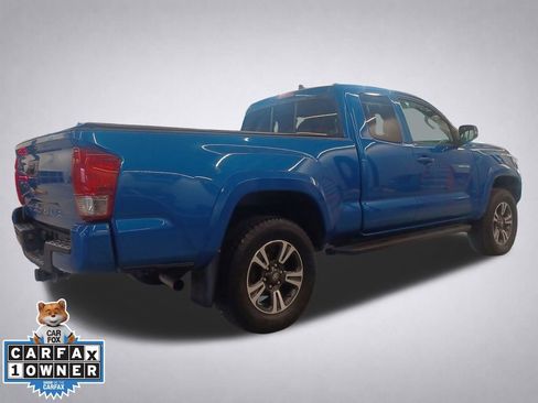 Used 2017 Toyota Tacoma TRD Sport w/ Premium & Technology Package image 4