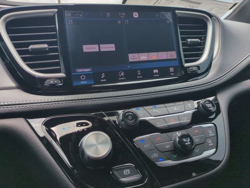 New 2026 Chrysler Pacifica Select FWD image 12