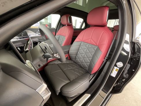 New 2026 BMW 740i w/ Premium Package image 11