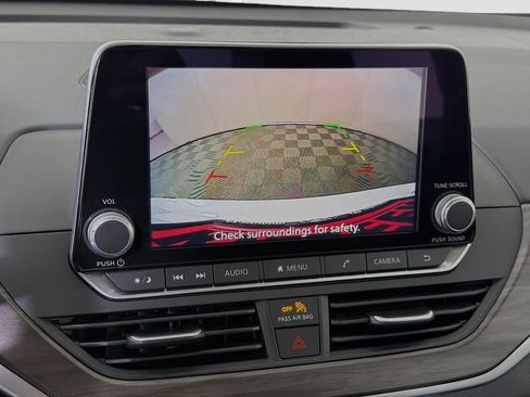 Used 2025 Nissan Altima 2.5 SV FWD image 17