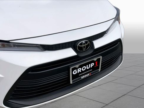 Used 2025 Toyota Corolla LE FWD image 27