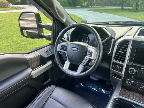 Used 2019 Ford F350 Lariat AWD/4WD image 13
