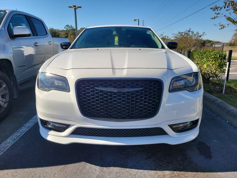 Used 2020 Chrysler 300 Touring L w/ Quick Order Package 2EF image 2