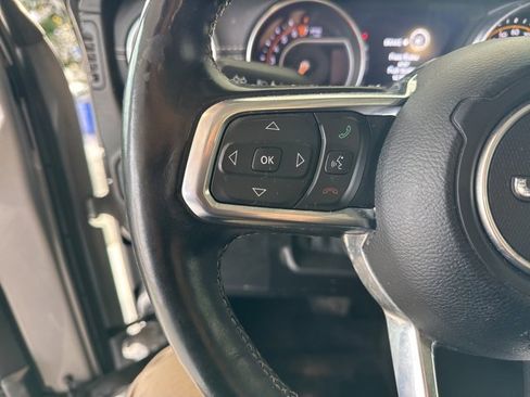 Used 2020 Jeep Gladiator Overland w/ Dual Top Group image 18