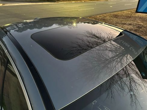 Used 2017 Mercedes-Benz E 300 4MATIC image 42