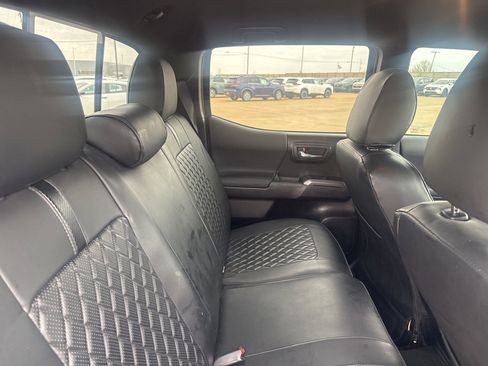 Used 2020 Toyota Tacoma TRD Off-Road image 31