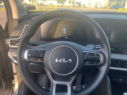 Used 2025 Kia Sportage LX FWD image 27