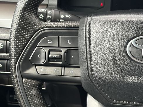 Certified 2024 Toyota Tacoma SR5 AWD/4WD image 18