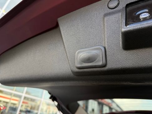 Used 2017 Chevrolet Traverse LT image 41