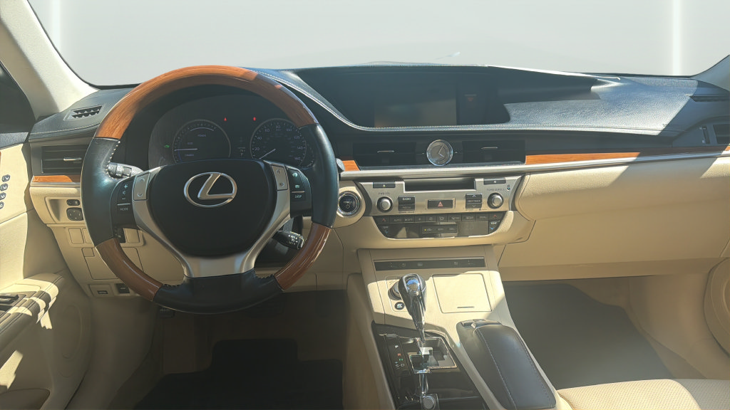 Used 2014 Lexus ES 300h w/ Luxury Package w/Bamboo Trim FWD image 22