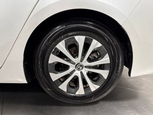 Used 2021 Toyota Prius Prime XLE FWD image 12