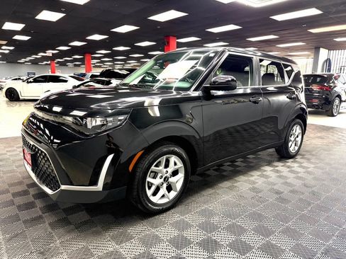 Used 2023 Kia Soul LX w/ Option Group 015 FWD image 9