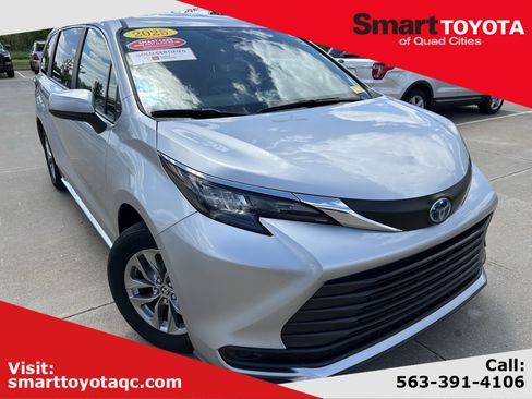 Certified 2025 Toyota Sienna LE FWD image 1