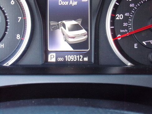 Used 2017 Toyota Camry SE image 35