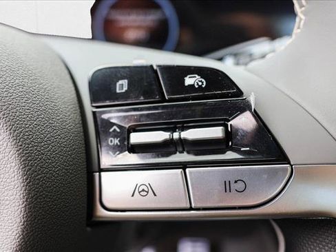 New 2025 Hyundai Elantra SEL image 16