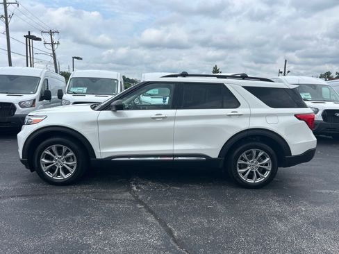 Used 2023 Ford Explorer XLT w/ Equipment Group 202A AWD/4WD image 4