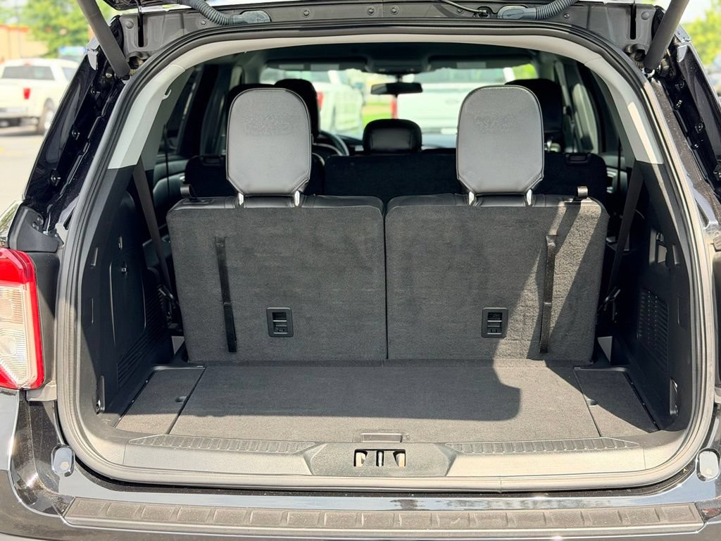 Certified 2022 Ford Explorer XLT w/ Equipment Group 202A RWD image 29