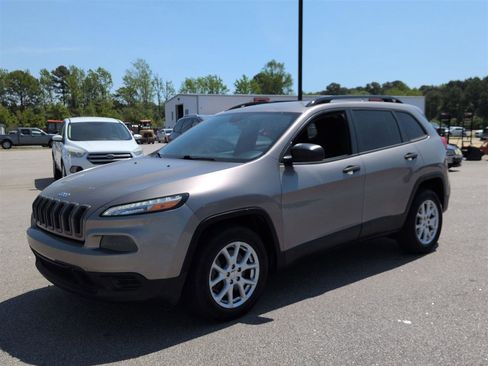 Used 2017 Jeep Cherokee Sport FWD image 7