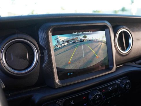 Used 2022 Jeep Wrangler Unlimited Sahara image 14