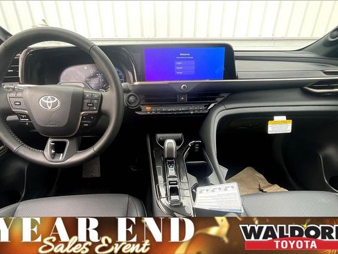 New 2025 Toyota Crown Signia image 6