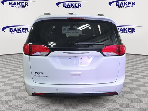 Used 2018 Chrysler Pacifica Touring-L image 6