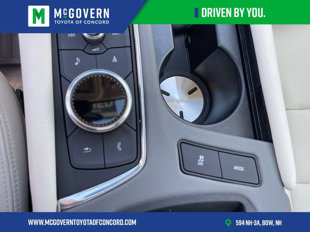Used 2025 Cadillac XT6 Premium Luxury AWD/4WD image 24